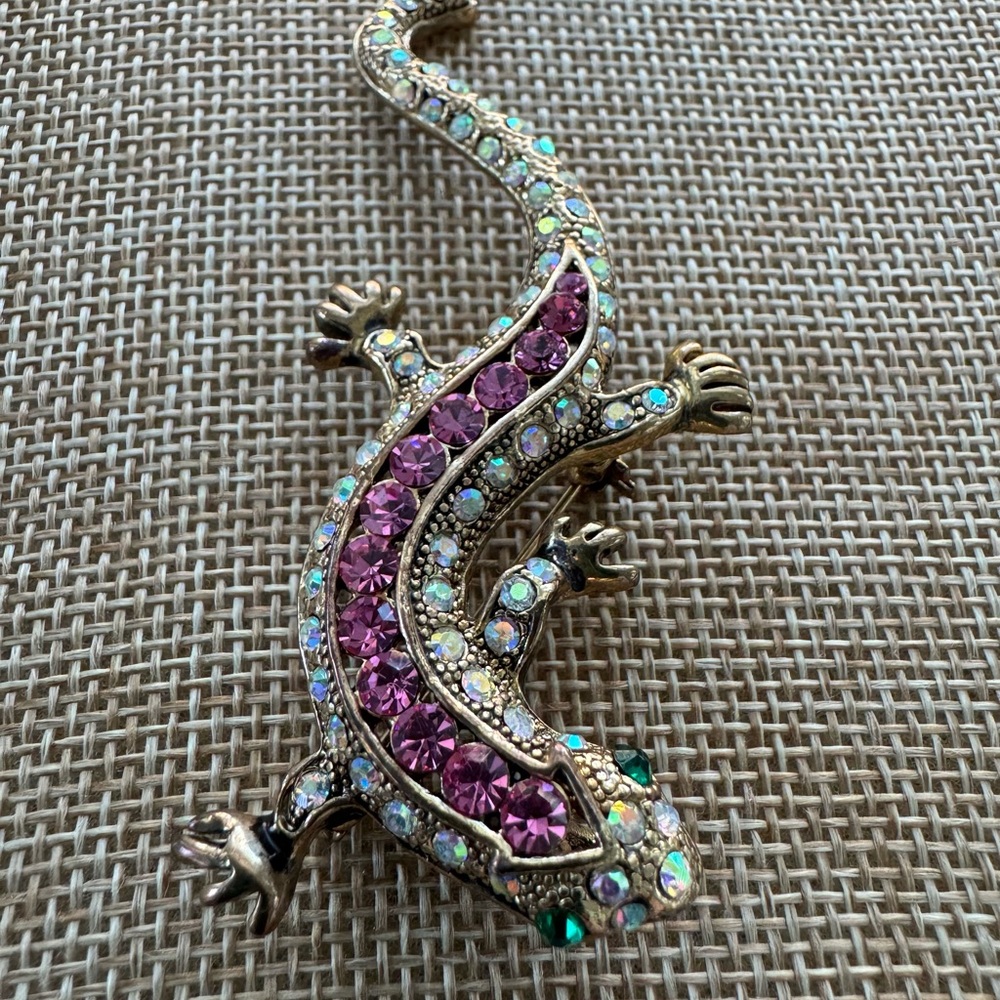 Vintage Pink and Aurora Borealis Rhinestone with Gold Tone Metal Lizard Brooch